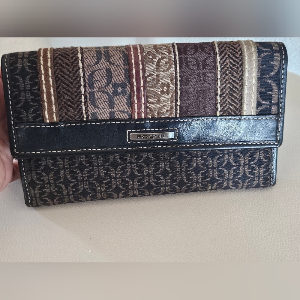 Fossil Brown Multi-Strip Patterned Wallet - Picture 2 of 12